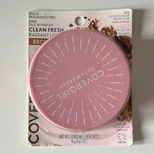 COVERGIRL Clean Fresh Radiant Loose Powder in 002 Golden Hour